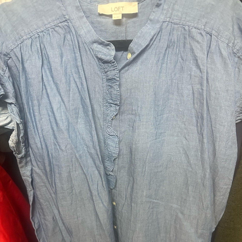 LOFT Light Blue Chambray Women’s XL flirty sleeve button down blouse